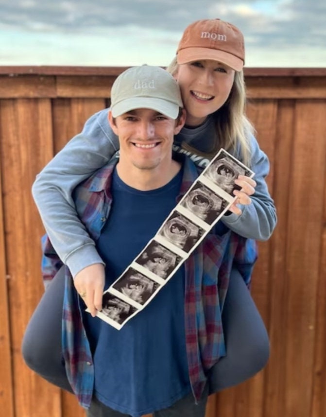 Mom and Dad Baseball Caps, Pregnancy Announcement Hats, Set of 2 Pigment dyed Vintage Style Caps,Baby Shower Gift, Mom Dad to Be, dad hat, Bestseller,Etsy pick, Baby Shower Gift, Mom to be gift, Dad to Be Gift, Trending