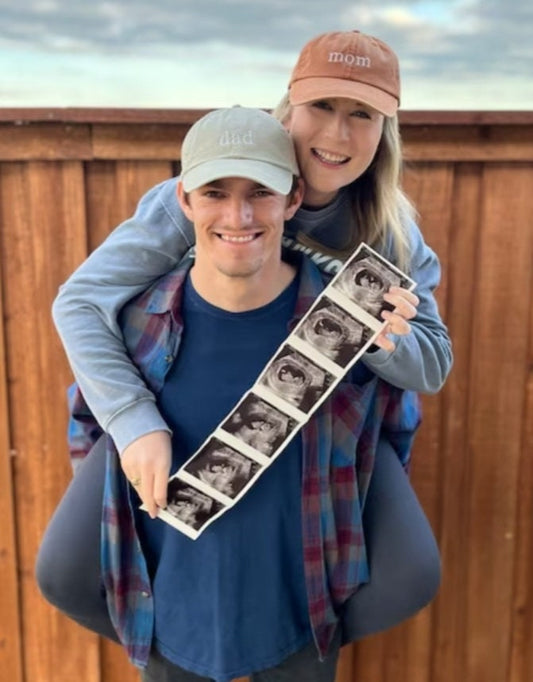 Mom and Dad Baseball Caps, Pregnancy Announcement Hats, Set of 2 Pigment dyed Vintage Style Caps,Baby Shower Gift, Mom Dad to Be, dad hat, Bestseller,Etsy pick, Baby Shower Gift, Mom to be gift, Dad to Be Gift, Trending